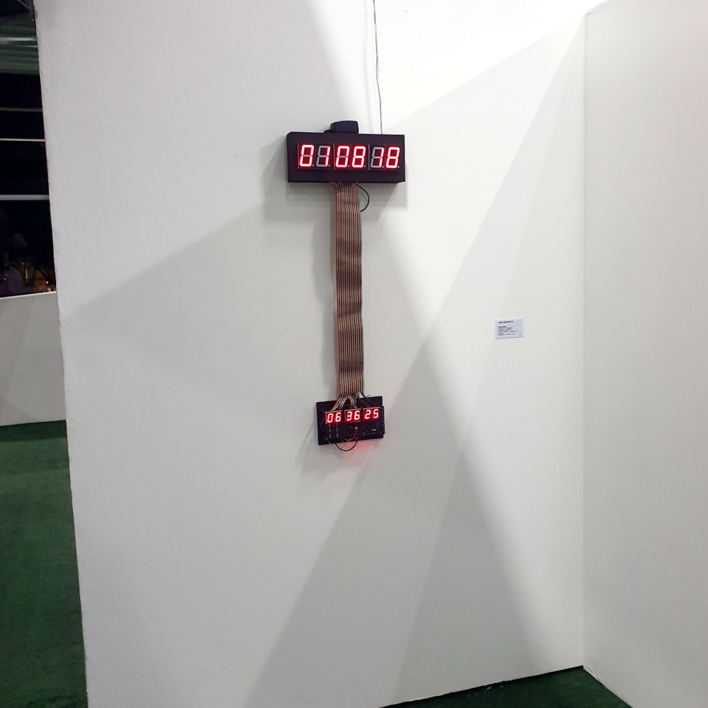 Reloj digital, instalación interactiva.